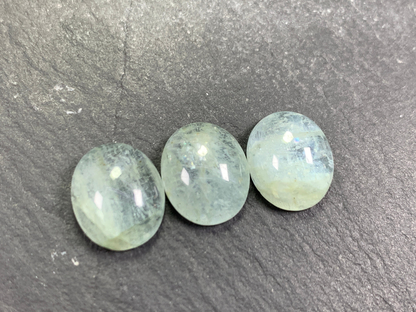 Aquamarine oval 10x12mm cabochon - Calibrated Cabochons