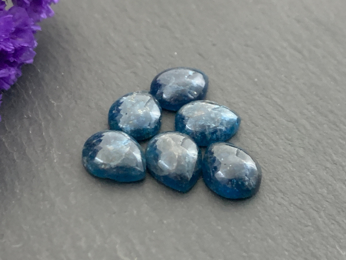 Blue Apatite pear 8x10mm cabochon - Calibrated cabochons