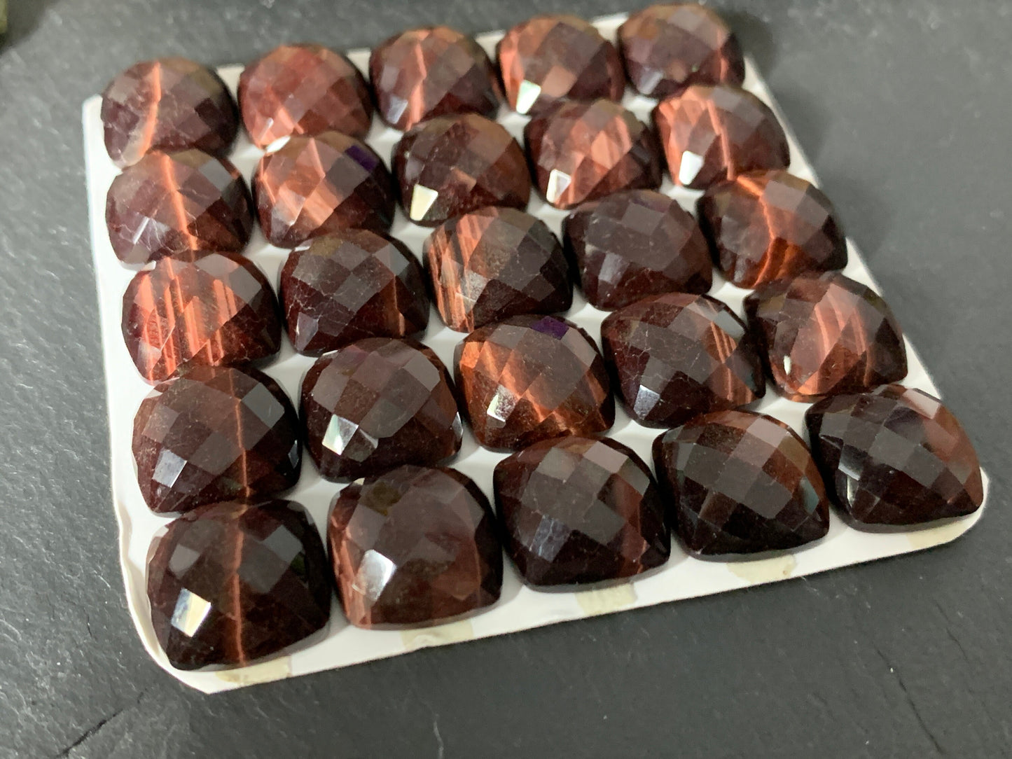 Faceted Red Tiger Eye square cushion 15mm cabochon - Calibrated cabochons