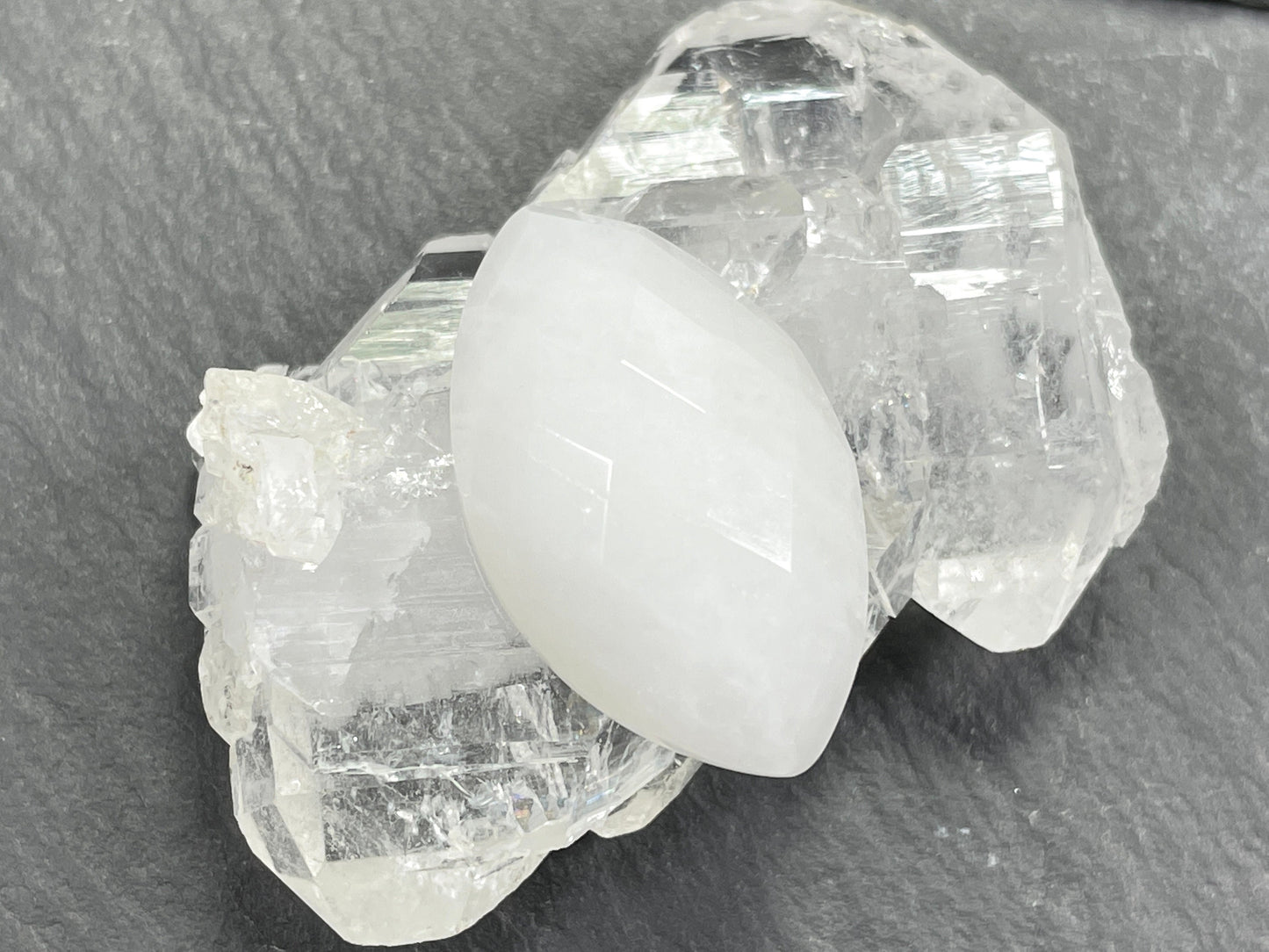 Faceted White Quartzite marquise 15x25mm cabochon - Calibrated cabochons