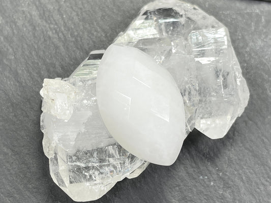 Faceted White Quartzite marquise 15x25mm cabochon - Calibrated cabochons