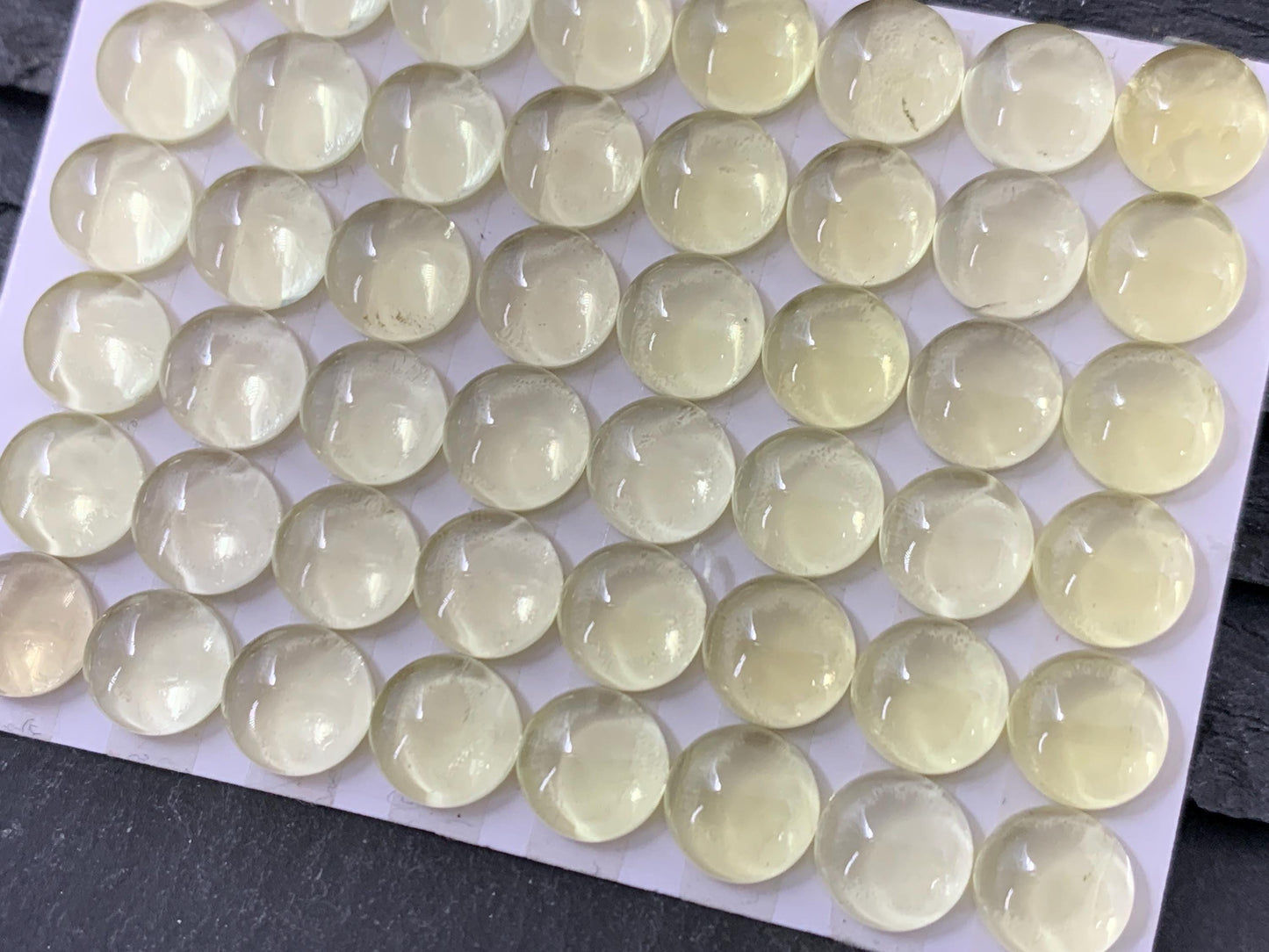 Lemon Quartz round 8mm cabochon - Calibrated cabochons