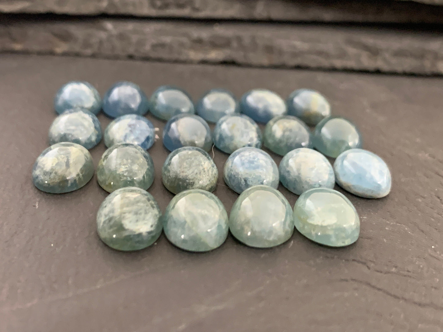 Aquamarine oval 10x14mm cabochon - Calibrated cabochons