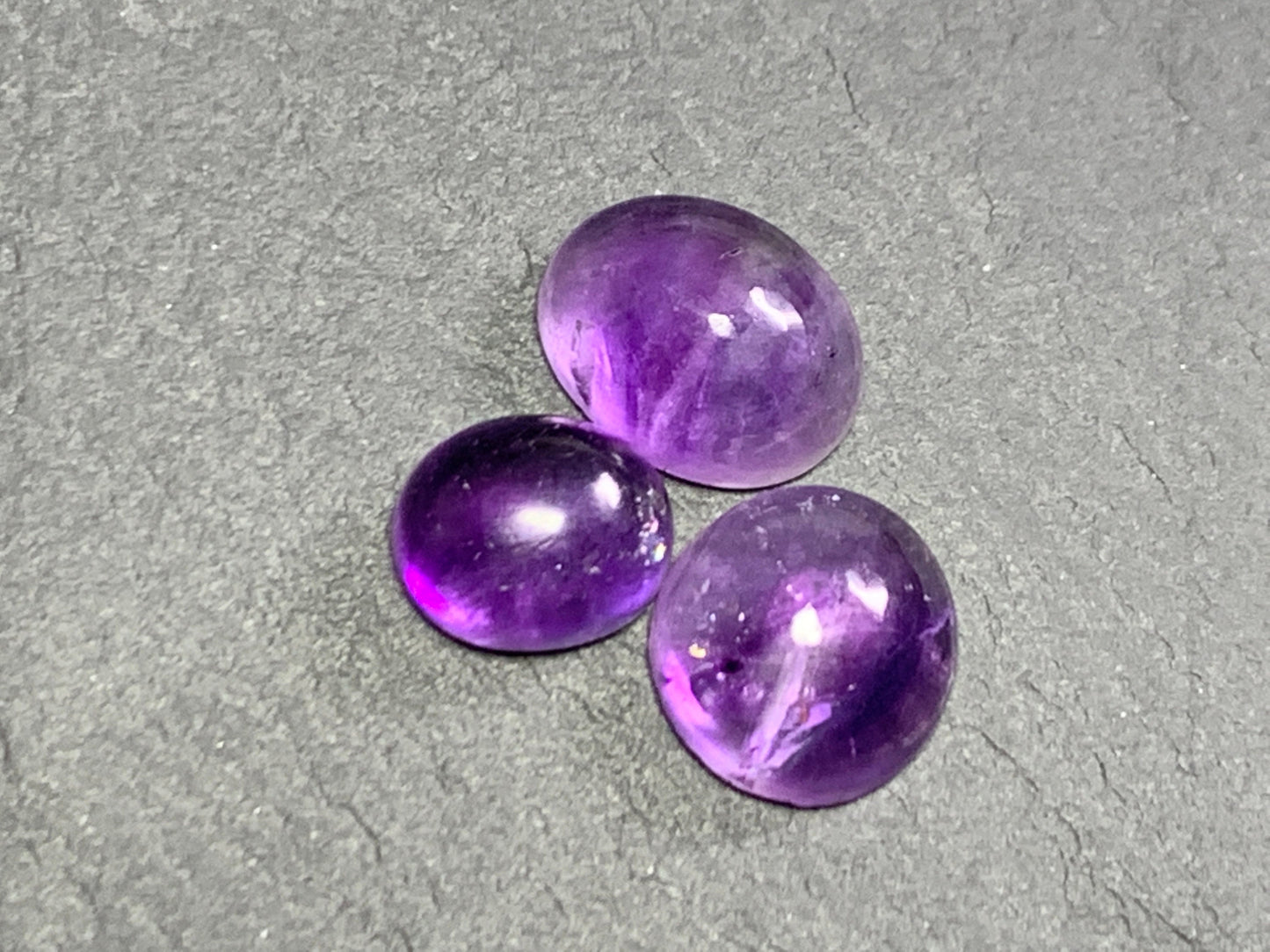 Amethyst oval 8-10mm long cabochon from Madagascar- lot of 3 cabochon