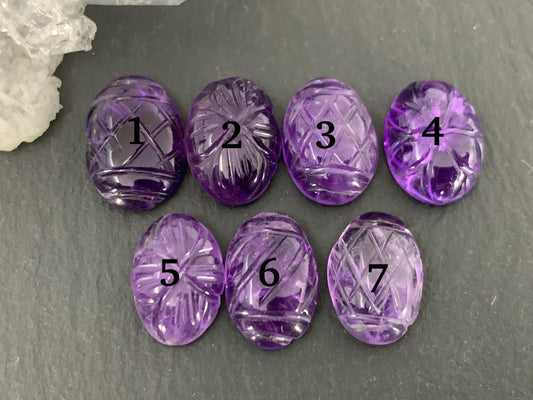 Amethyst oval 12-13mm long cabochon - Hand carved floral cabochon
