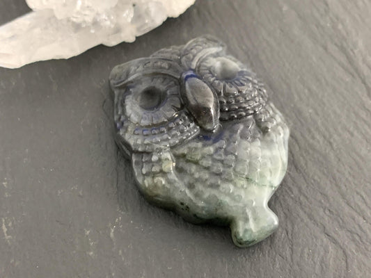 Labradorite owl 27x37mm cabochon carving