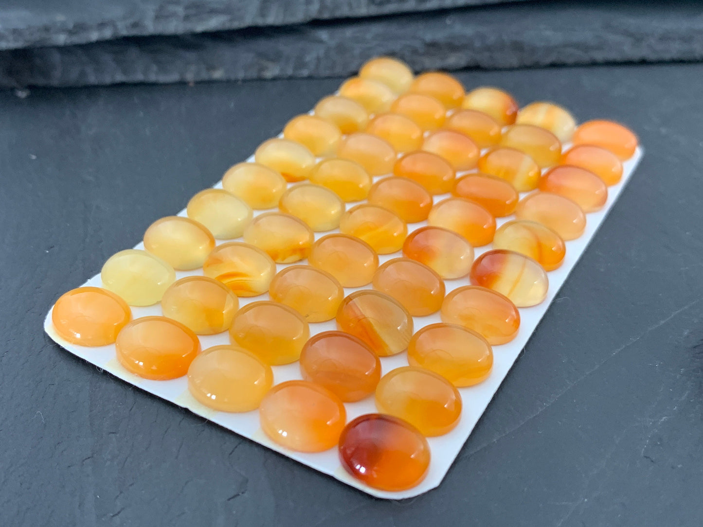 Carnelian oval 10x12mm cabochon - Calibrated cabochons