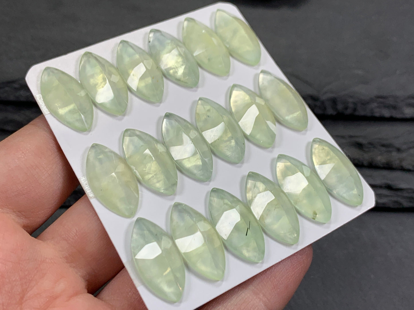 Faceted Prehnite marquise 10x20mm cabochon - Calibrated cabochons