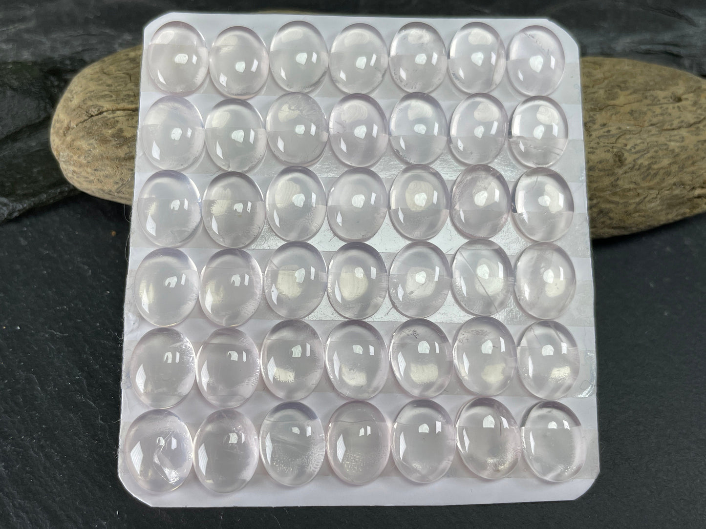 Rose Quartz oval 8x10mm cabochon - Calibrated cabochons