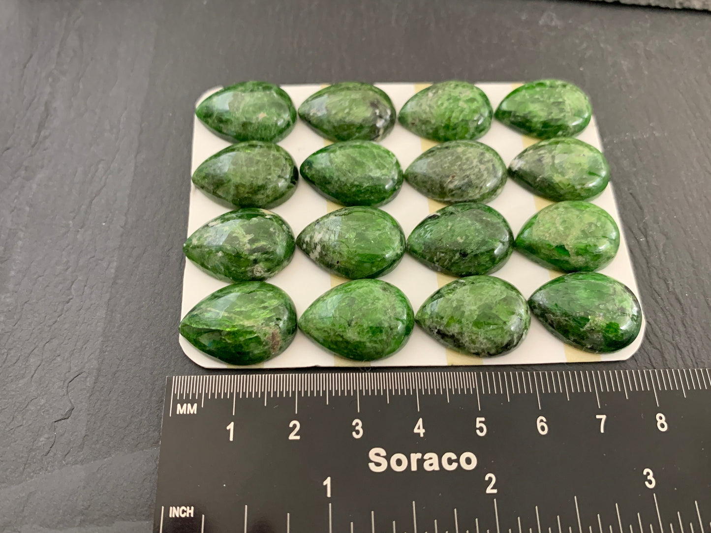 Chrome Diopside pear 15x20mm cabochon - Calibrated cabochons