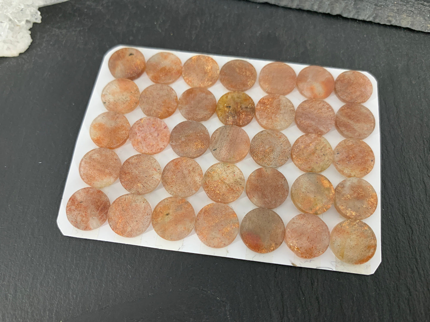 Flat Sunstone round 10mm cabochon - Calibrated cabochons