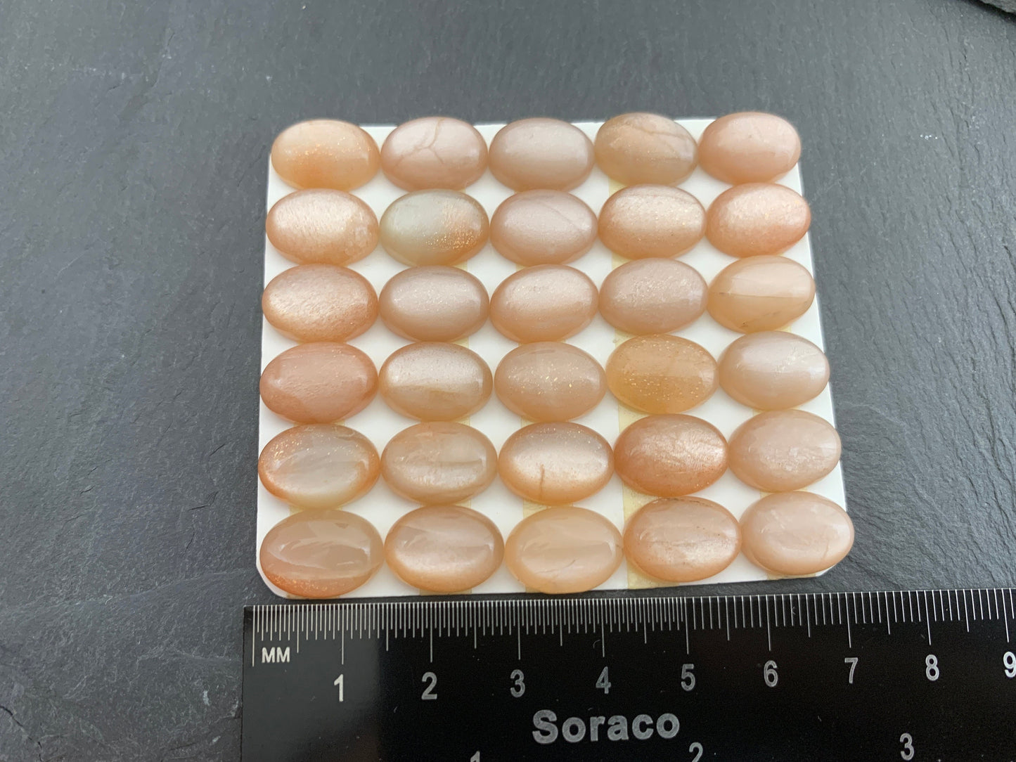 Peach Moonstone oval 10x14mm cabochon - Calibrated cabochons