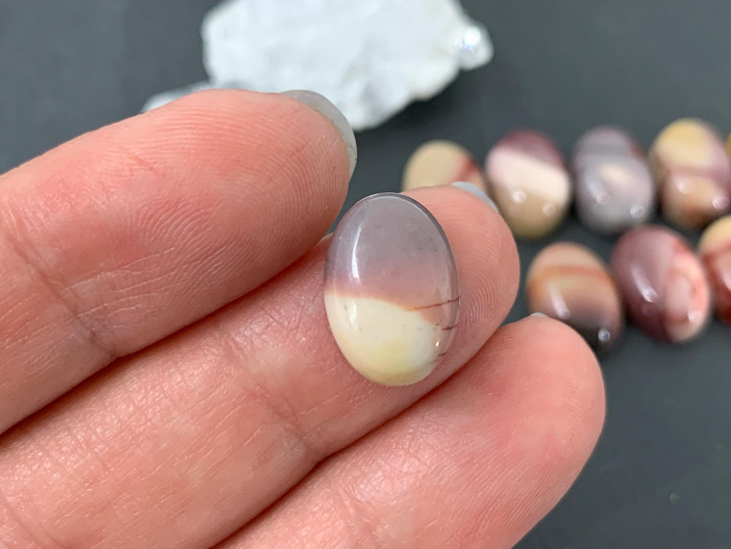 Mookaite oval 10x14mm cabochon