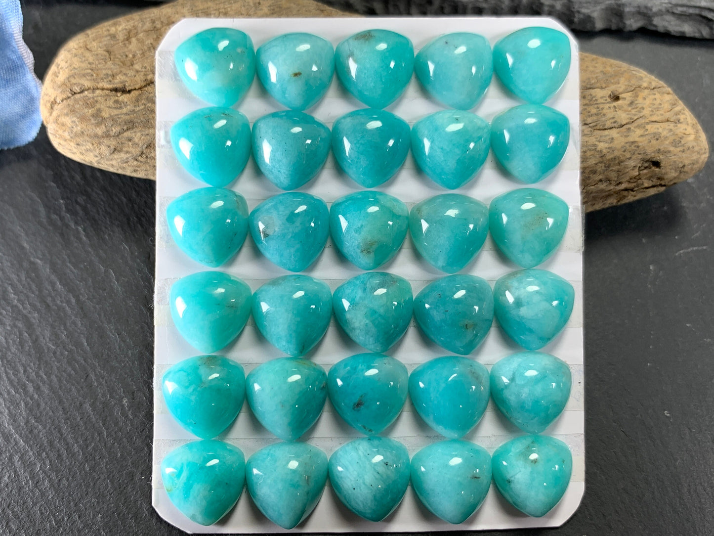 Amazonite trillion 12x12mm Cabochon - Calibrated cabochons