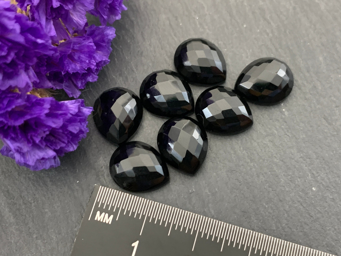 Faceted black Agate pear 10x12mm cabochon - Calibrated cabochons