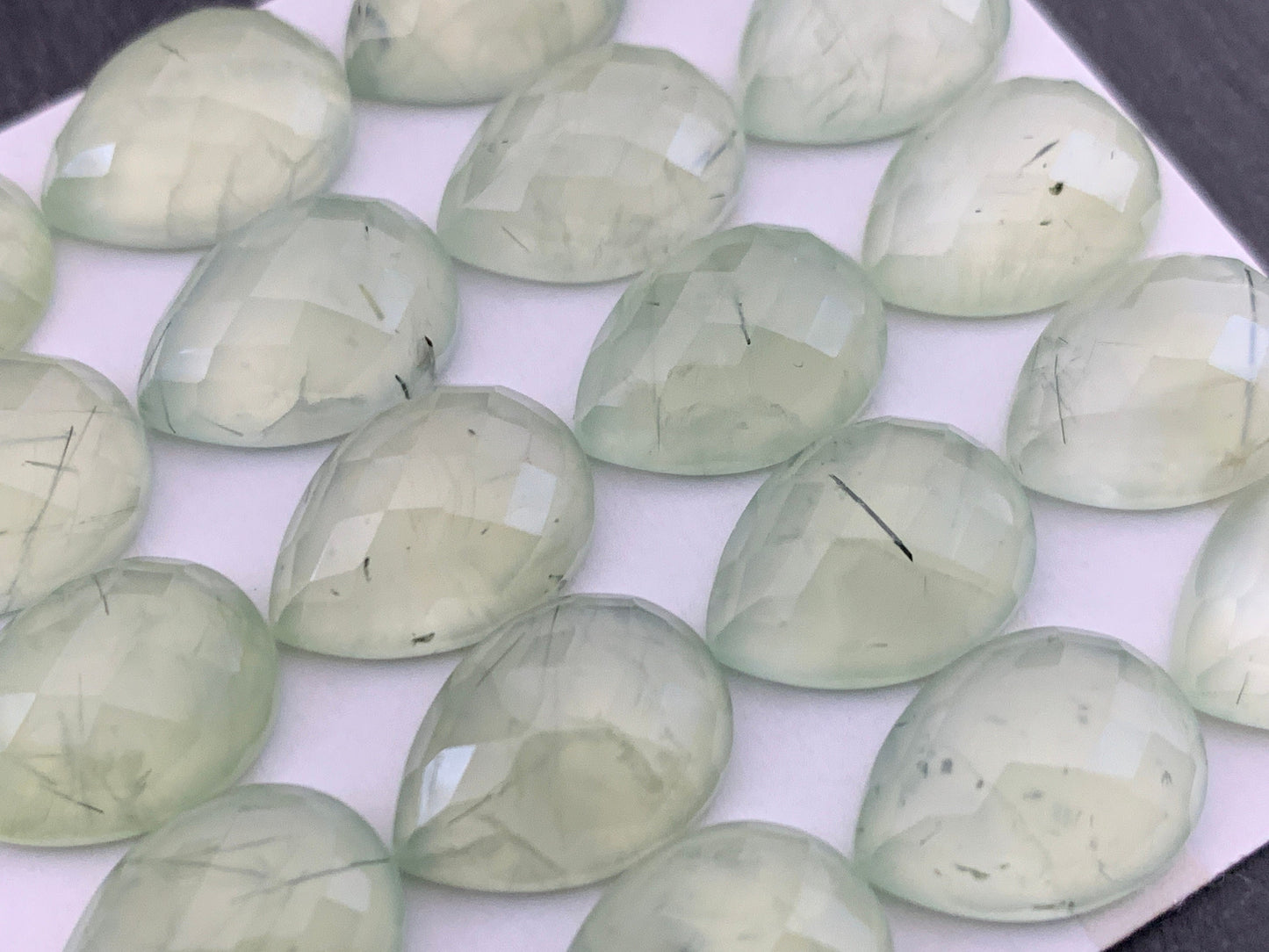 Faceted Prehnite pear 12x16mm cabochon - Calibrated cabochons