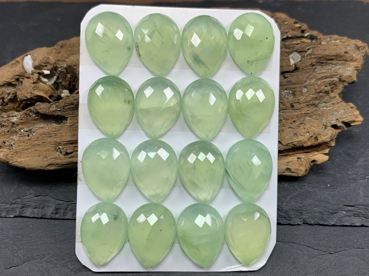 Faceted Prehnite pear 15x20mm cabochon - Calibrated cabochons