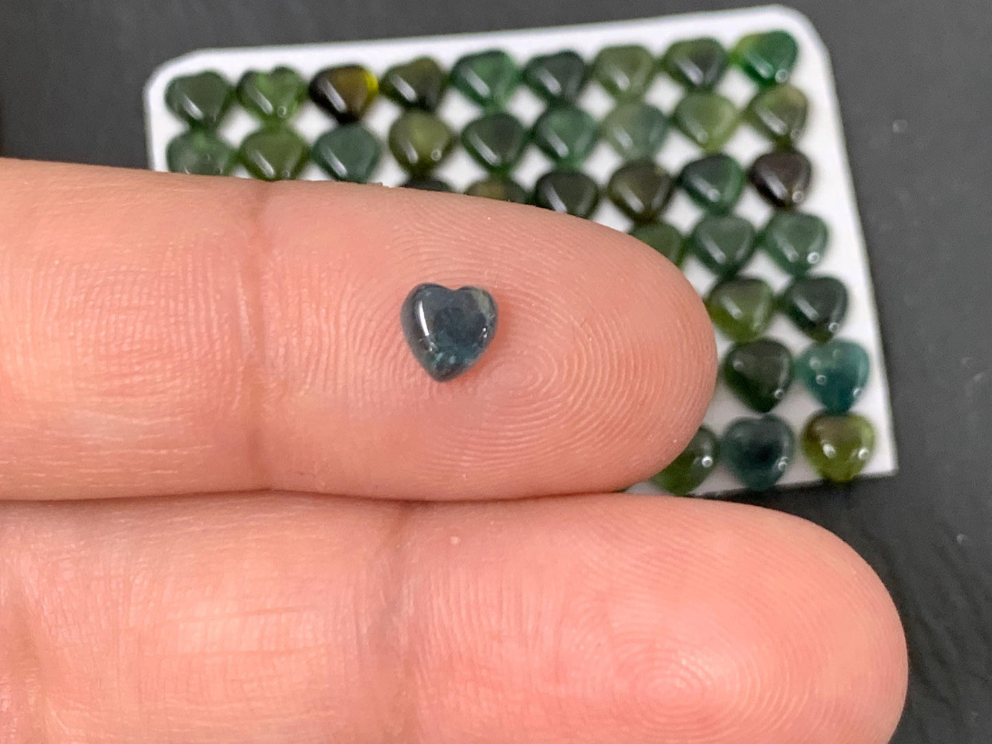 Green Tourmaline heart 5mm cabochon - Calibarted cabochons