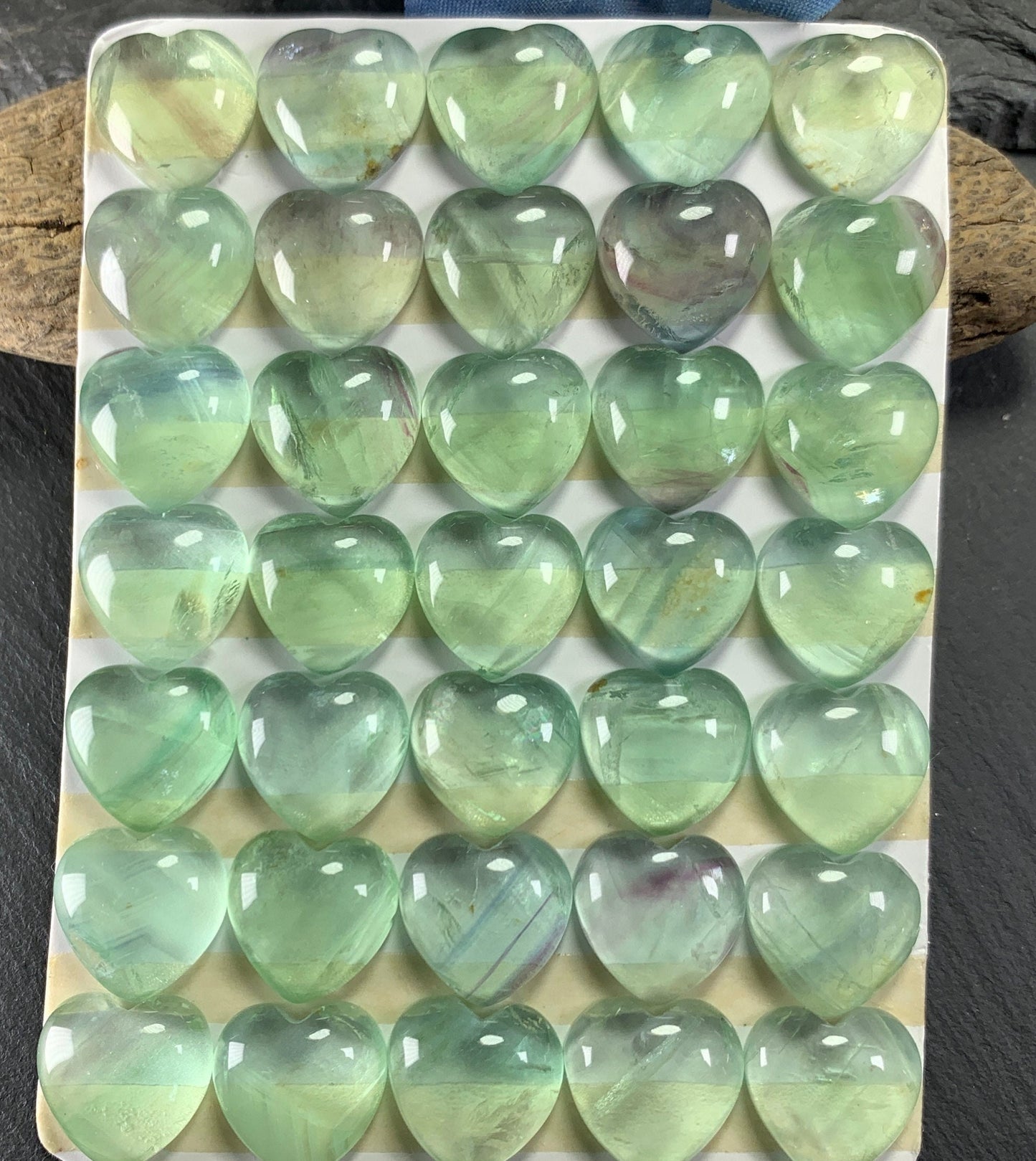 Green Fluorite heart 15mm cabochon - Calibrated cabochons