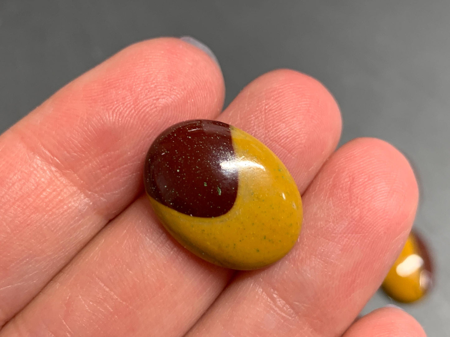 Mookaite oval 15x20mm cabochon - Calibrated cabochons