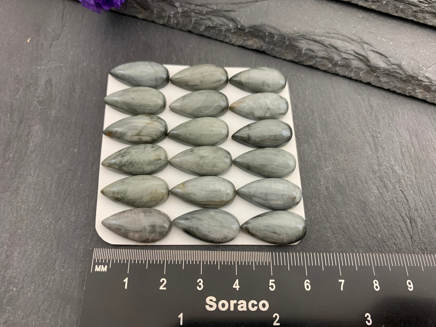 Eagle Eye pear 10x20mm cabochon - Calibrated Cabochons