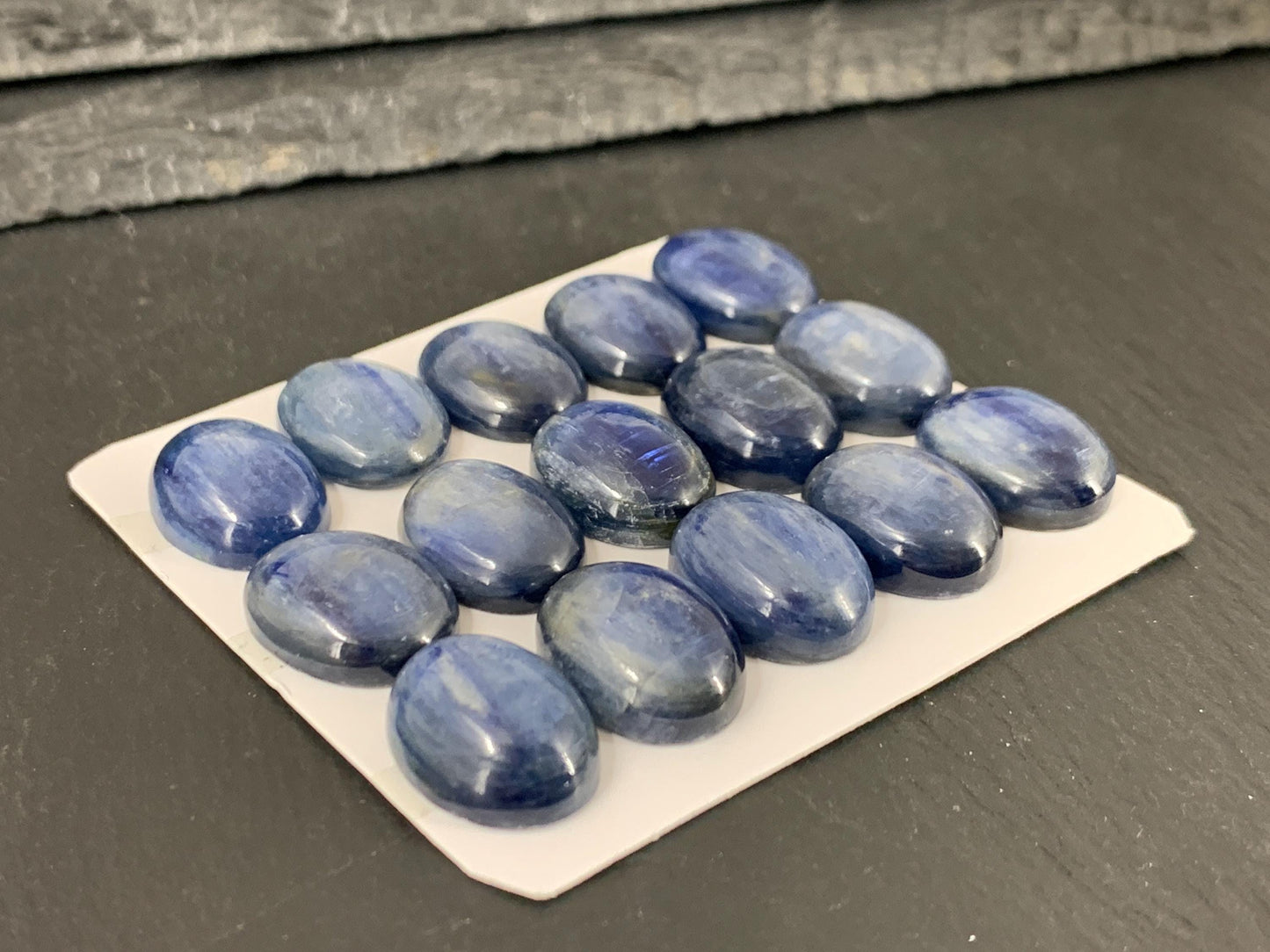 Kyanite oval 13x17mm cabochon - Calibrated cabochons