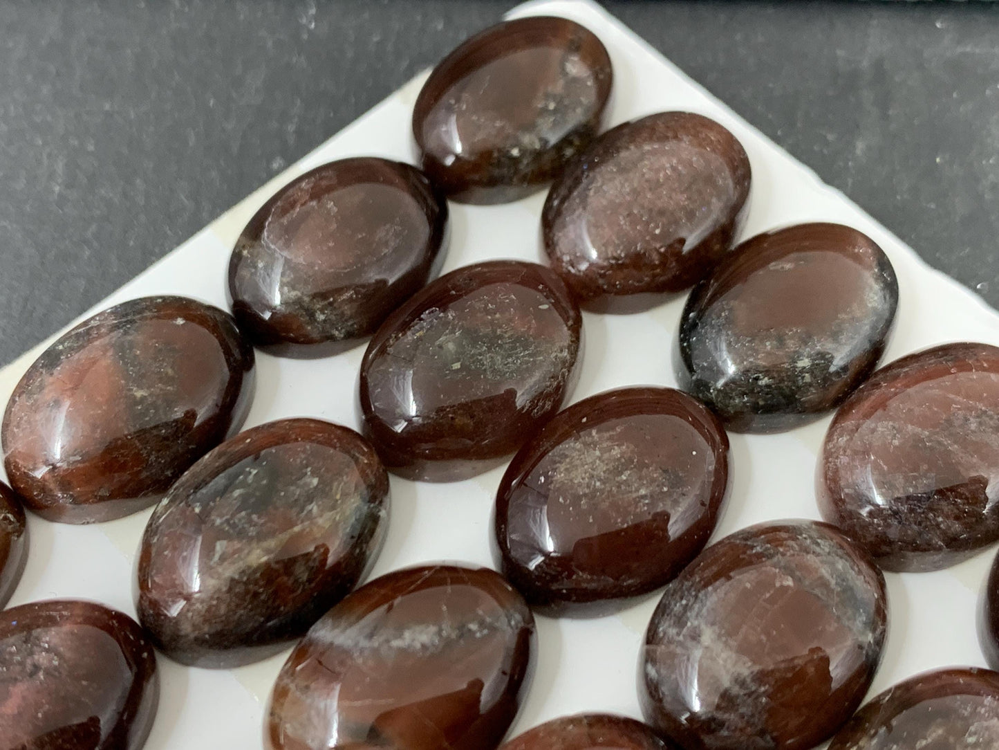 Cat's Eye oval 13x18mm cabochon - Calibrated cabochons