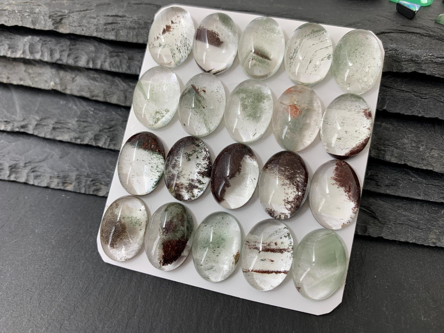 Green Phantom Crystal oval 13x18mm cabochon - Calibrated cabochons