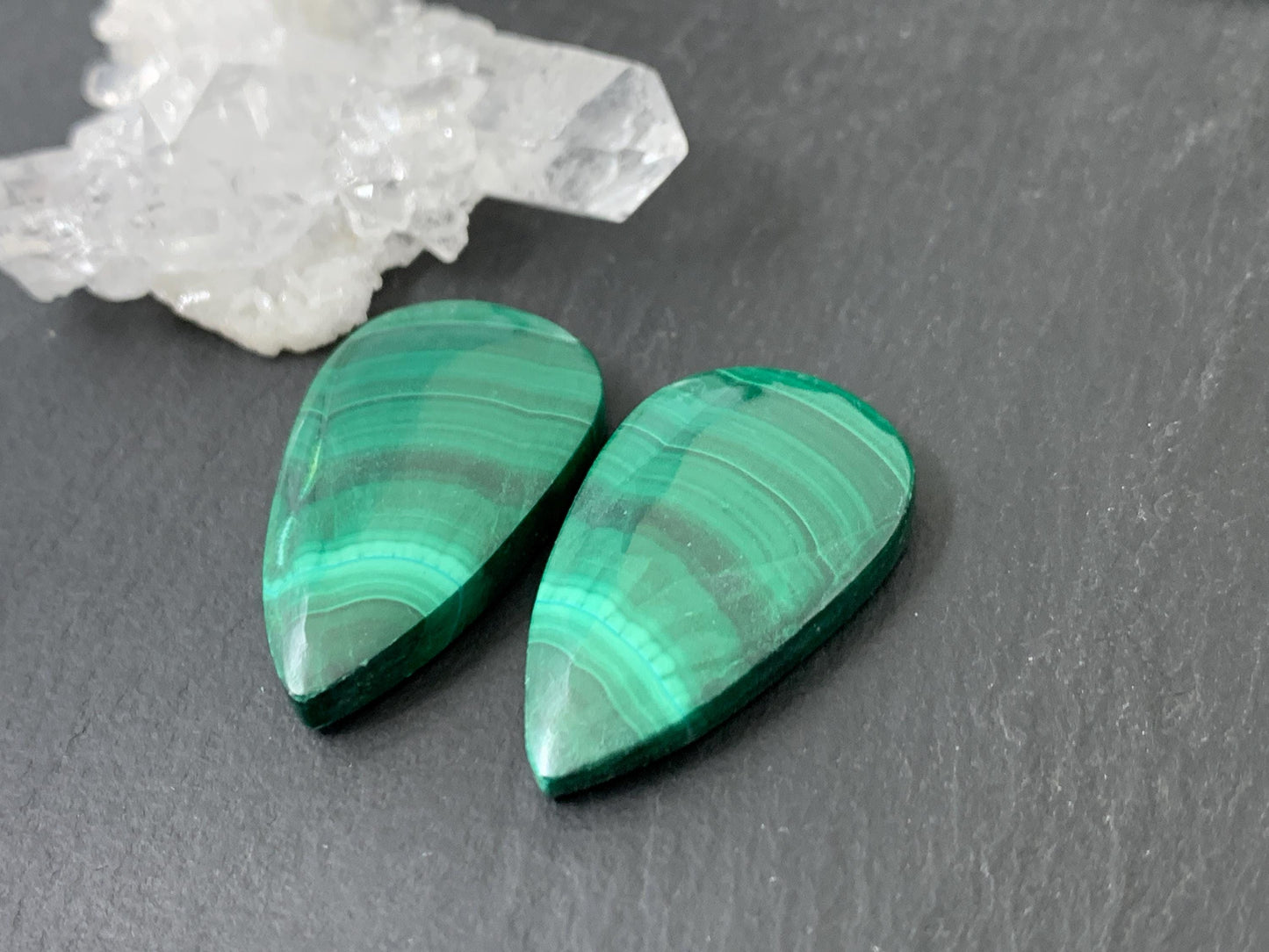 Malachite pear 17x28x4mm cabochon pair