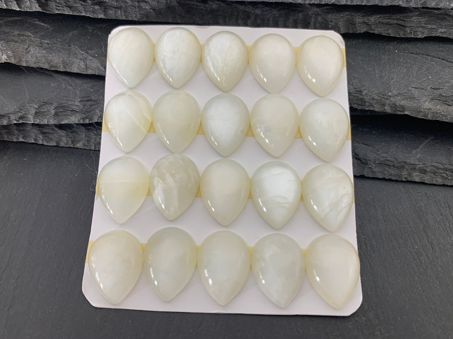 White MoonStone pear 15x20mm cabochon - Calibrated cabochons