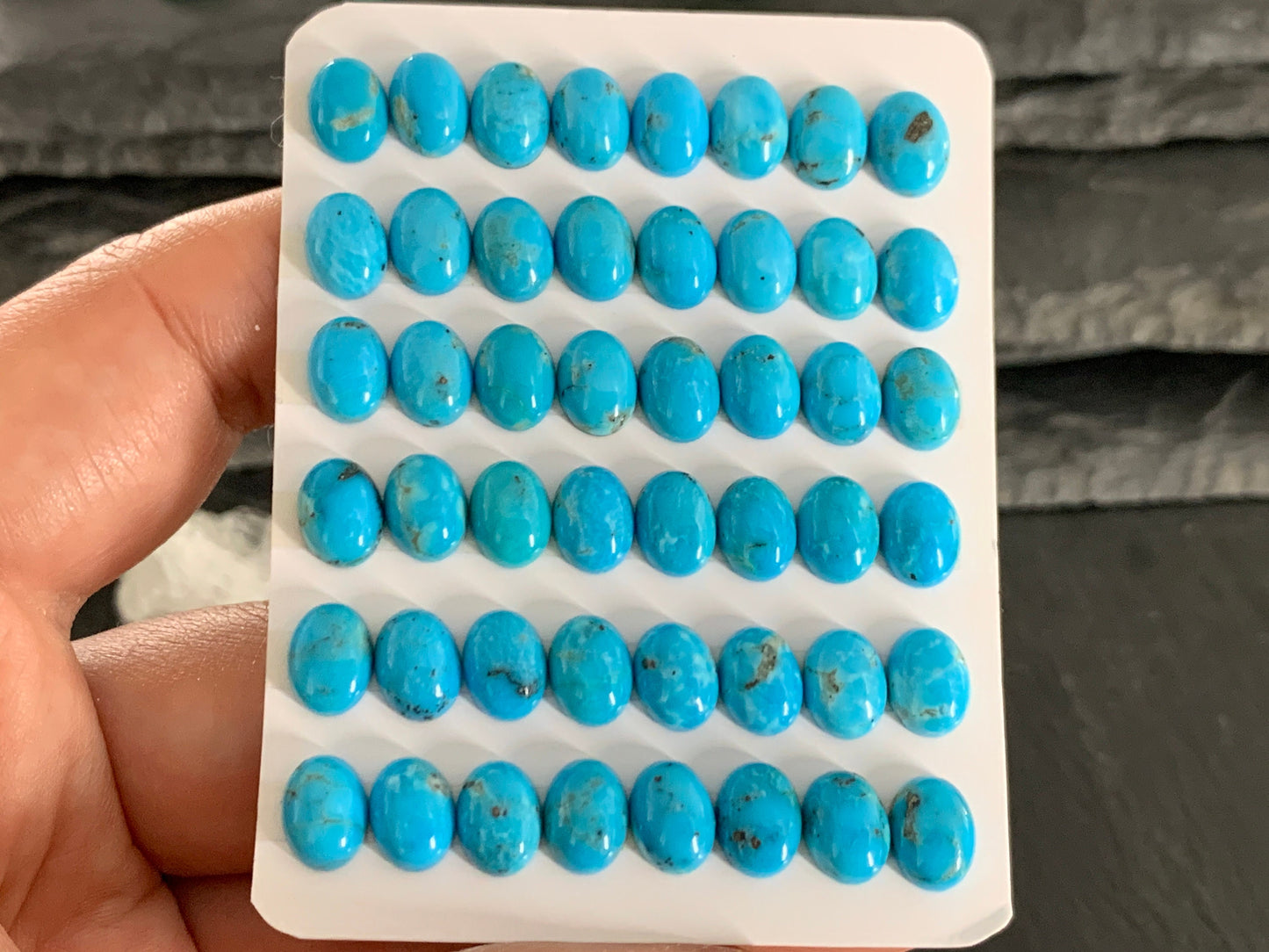 Kingman Blue Turquoise oval 6x8mm cabochon - Calibrated cabochons