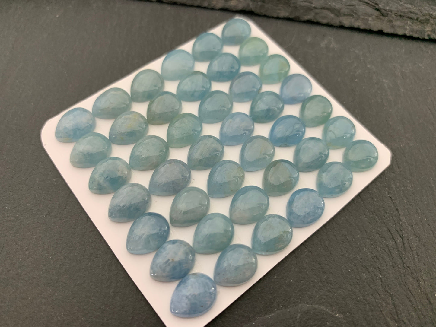 Aquamarine pear 8x10mm cabochon - Calibrated cabochons