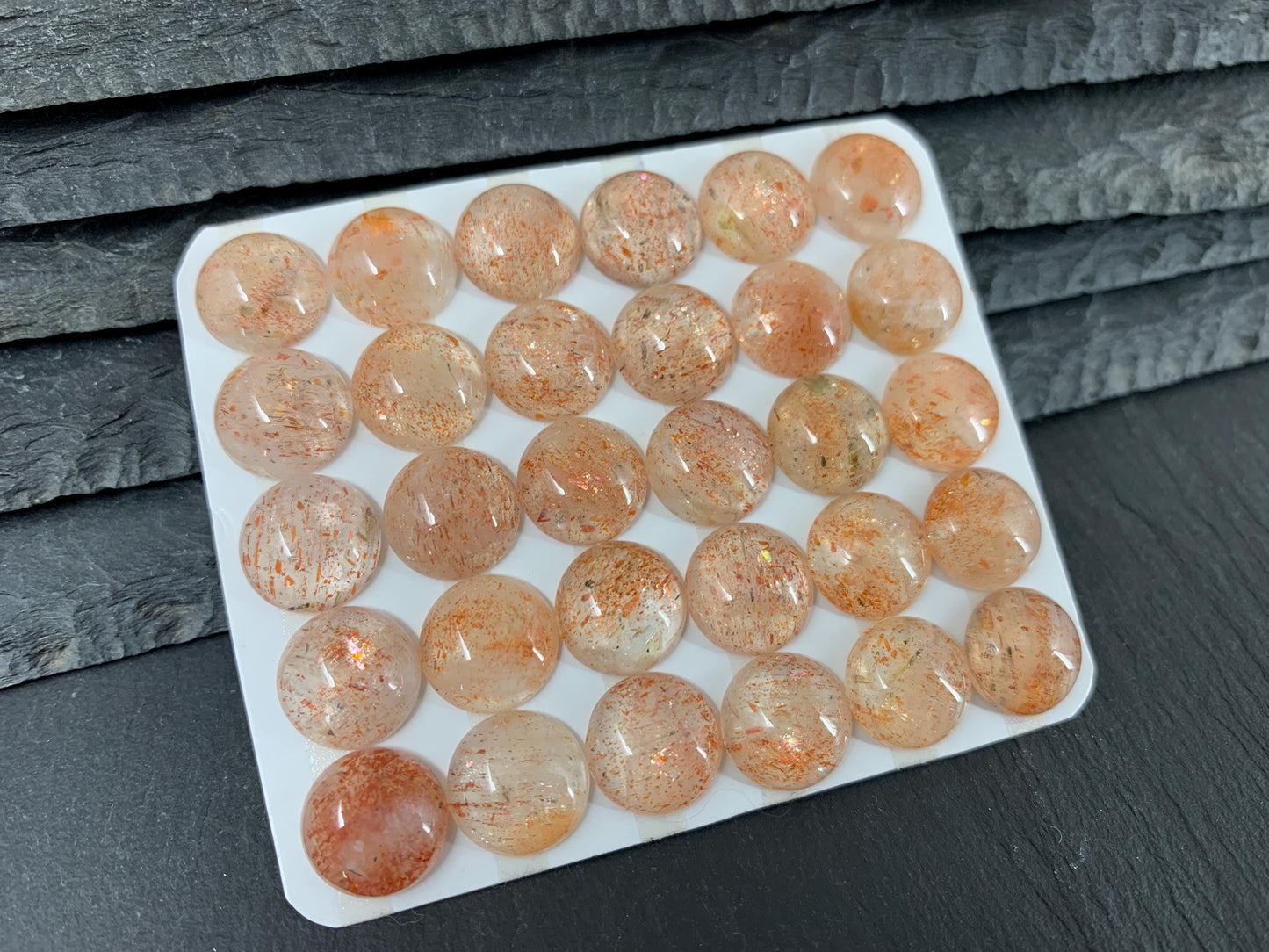 Sunstone round 12mm cabochon - Calibrated cabochons.
