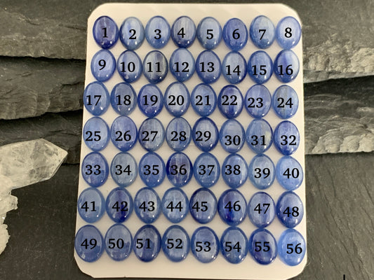 Blue Kyanite oval 6x8mm cabochon - Calibrated cabochons