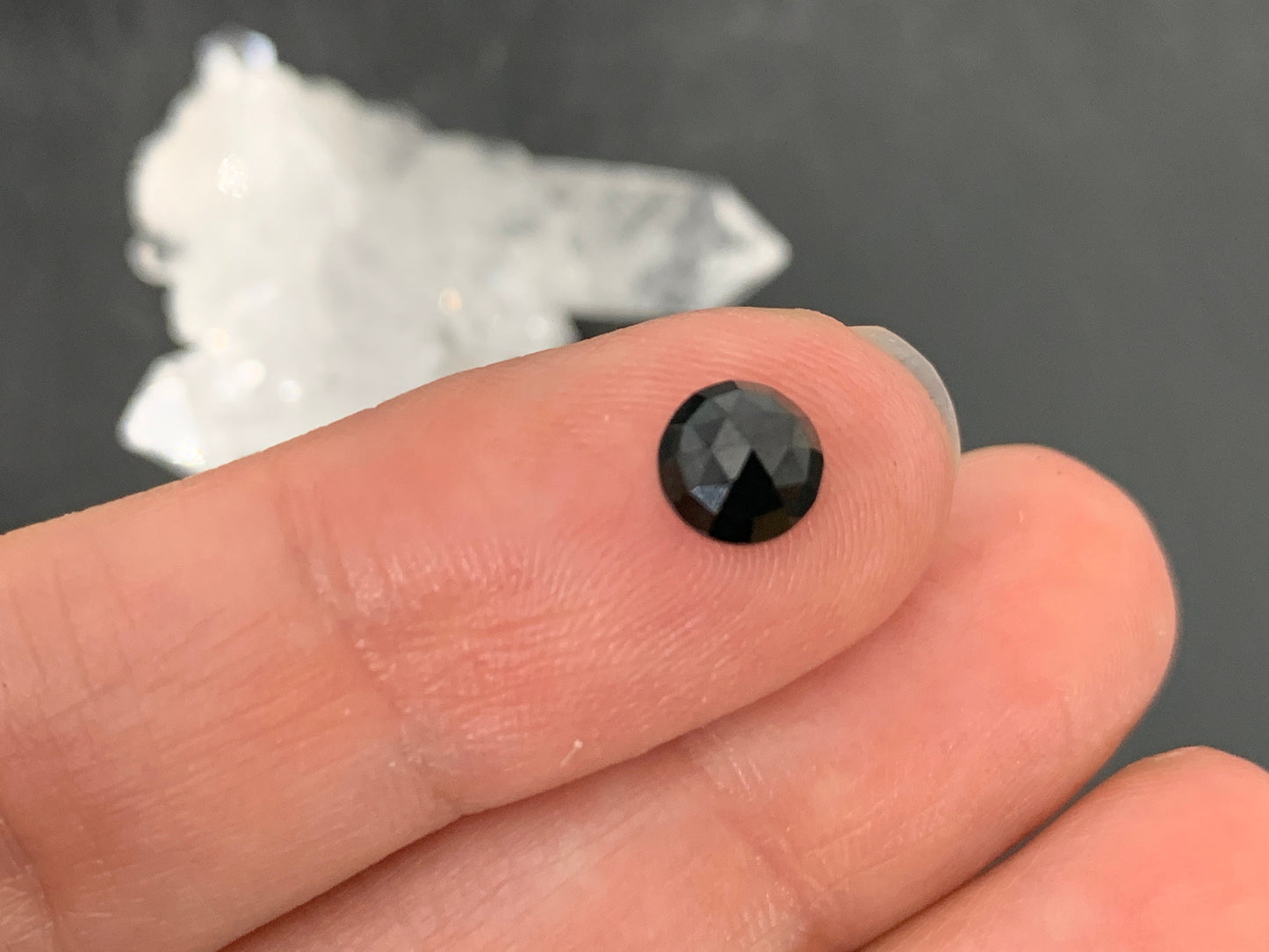 Faceted Black Spinel round 6mm cabochon - Calibrated cabochons