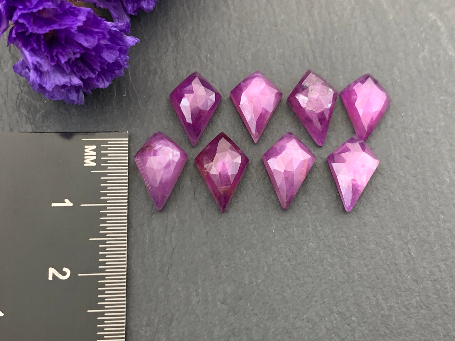 Faceted Silky Star Sapphire kite 8x12mm cabochon