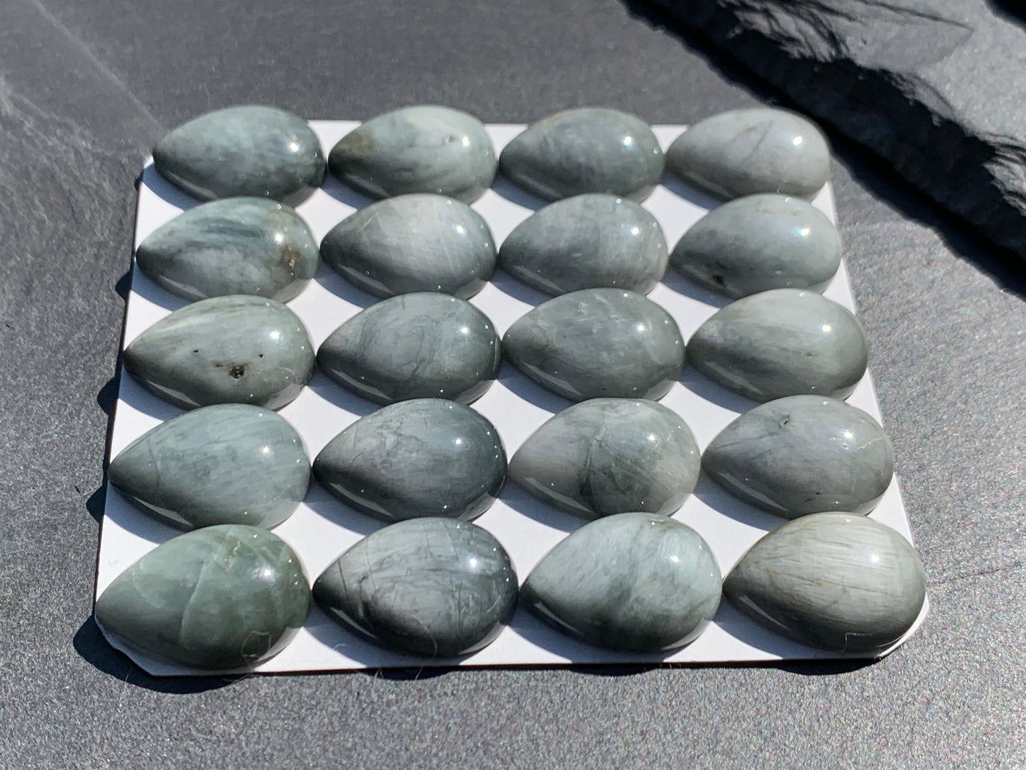 Eagle Eye pear 13x18mm cabochon - Calibrated cabochons