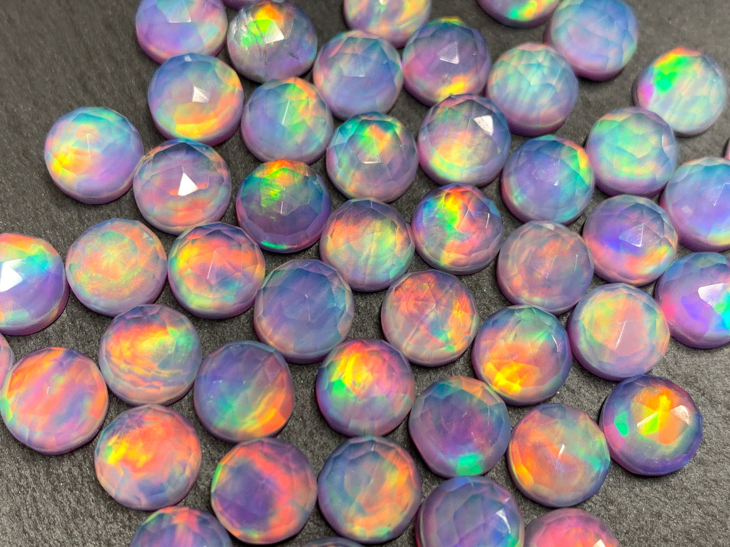 Faceted Aurora Opal round 8mm cabochon - Doublet cabochon