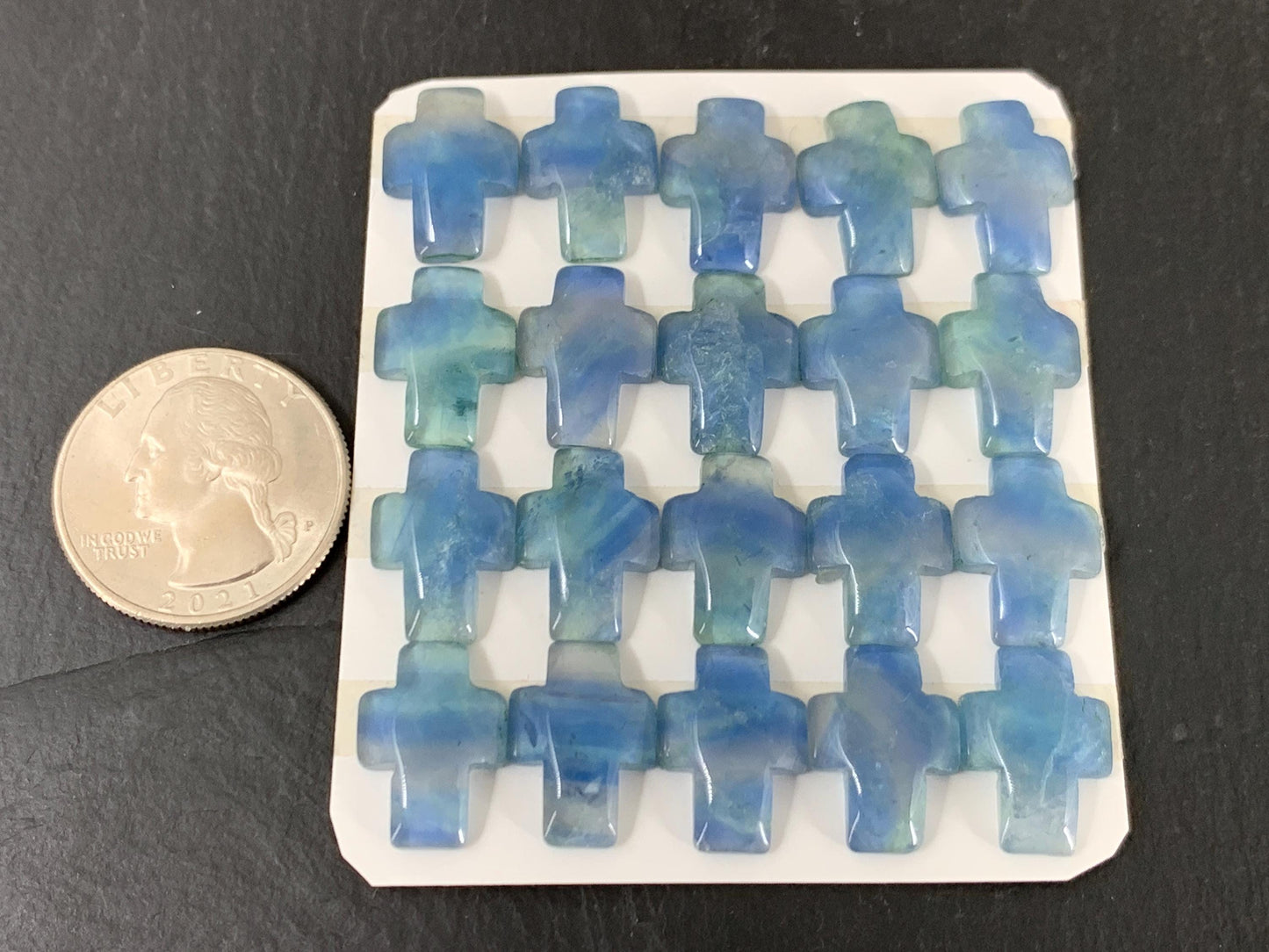 Green Fluorite cross 12x16mm cabochon - Calibrated cabochons
