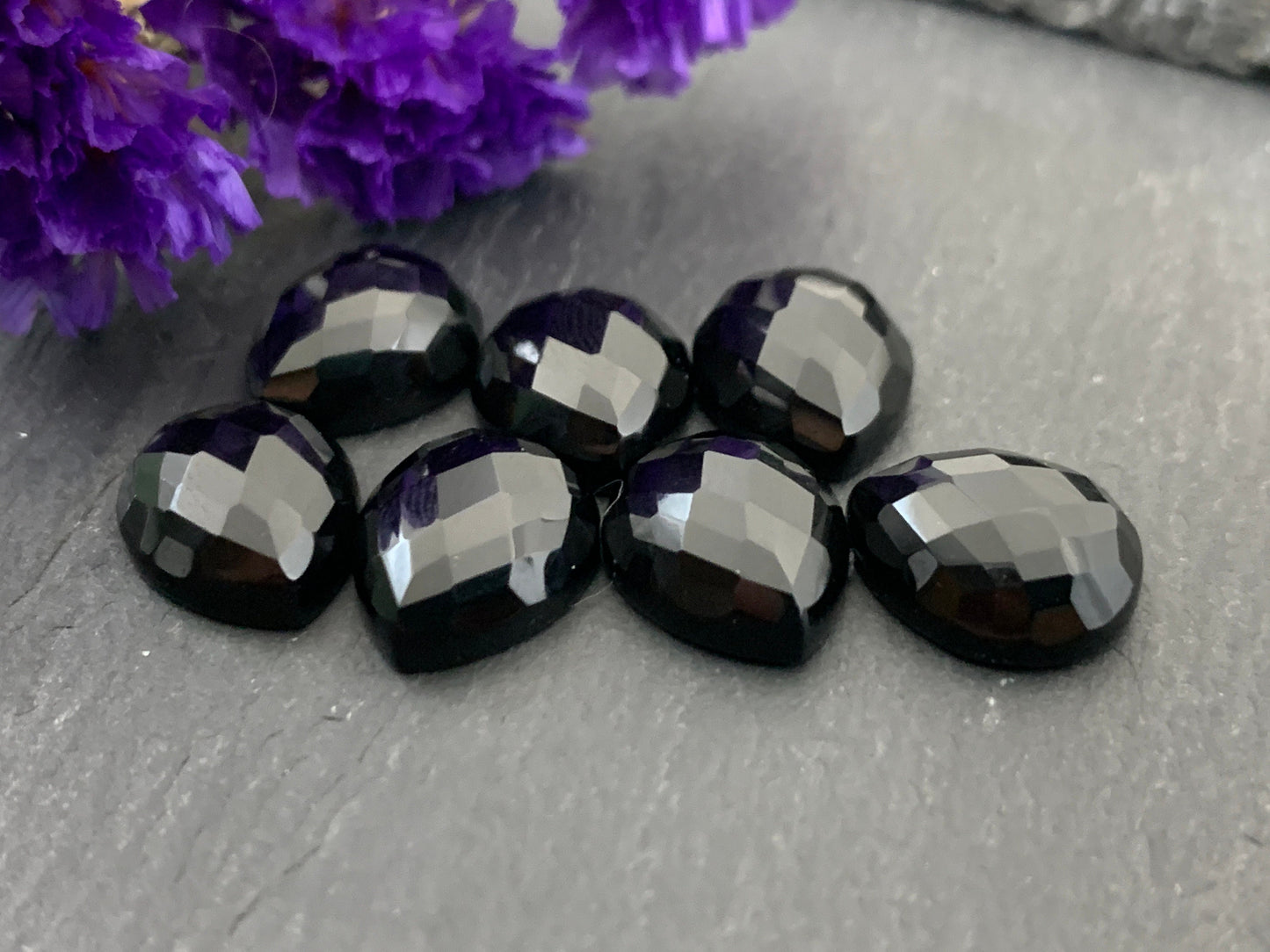 Faceted black Agate pear 10x12mm cabochon - Calibrated cabochons