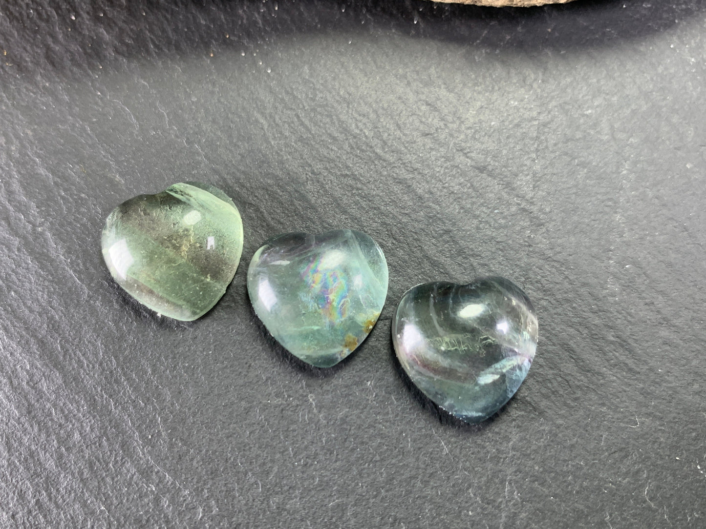 Green Fluorite heart 15mm cabochon - Calibrated cabochons
