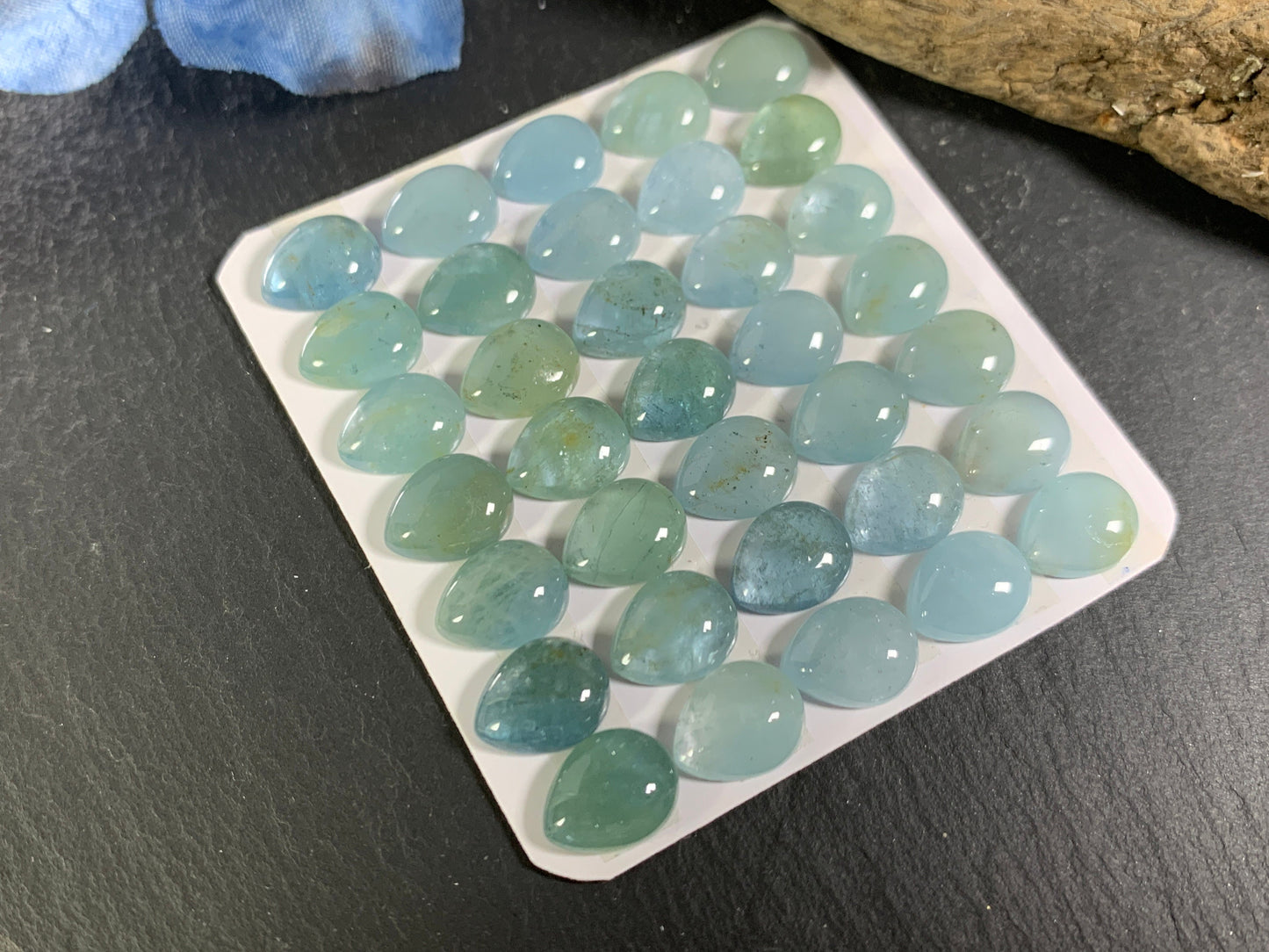 Aquamarine pear 8x10mm cabochon - Calibrated cabochons