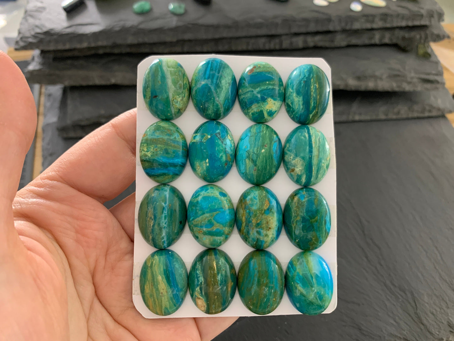 Opaline oval 15x20mm cabochon - Calibrated cabochons-