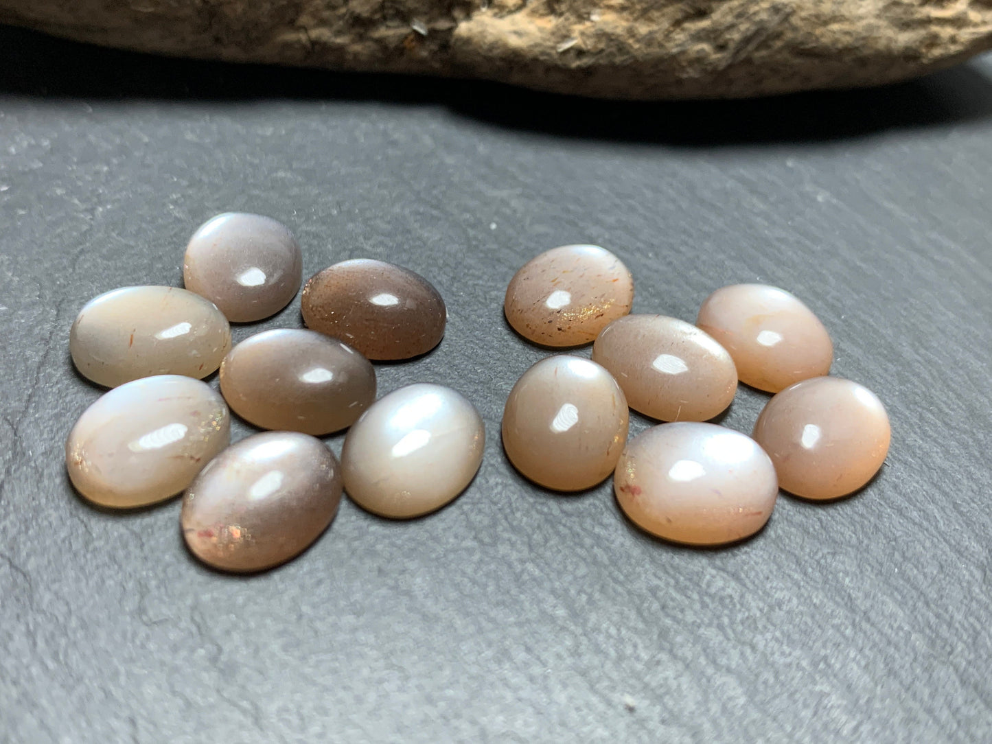 Gold Sunstone oval 8x10mm Cabochon - Calibrated cabochons