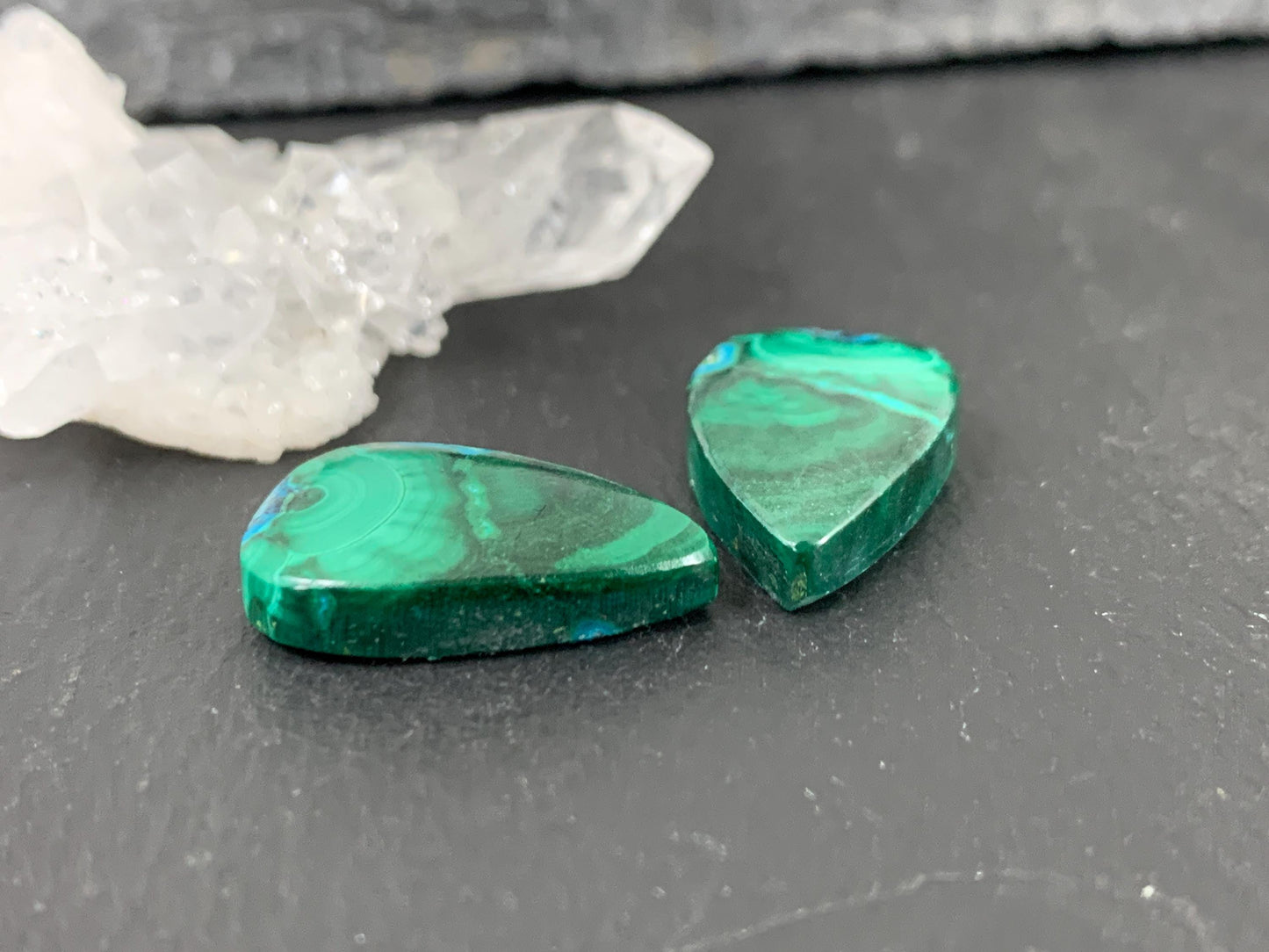 Malachite pear 12x19x5mm cabochon pair