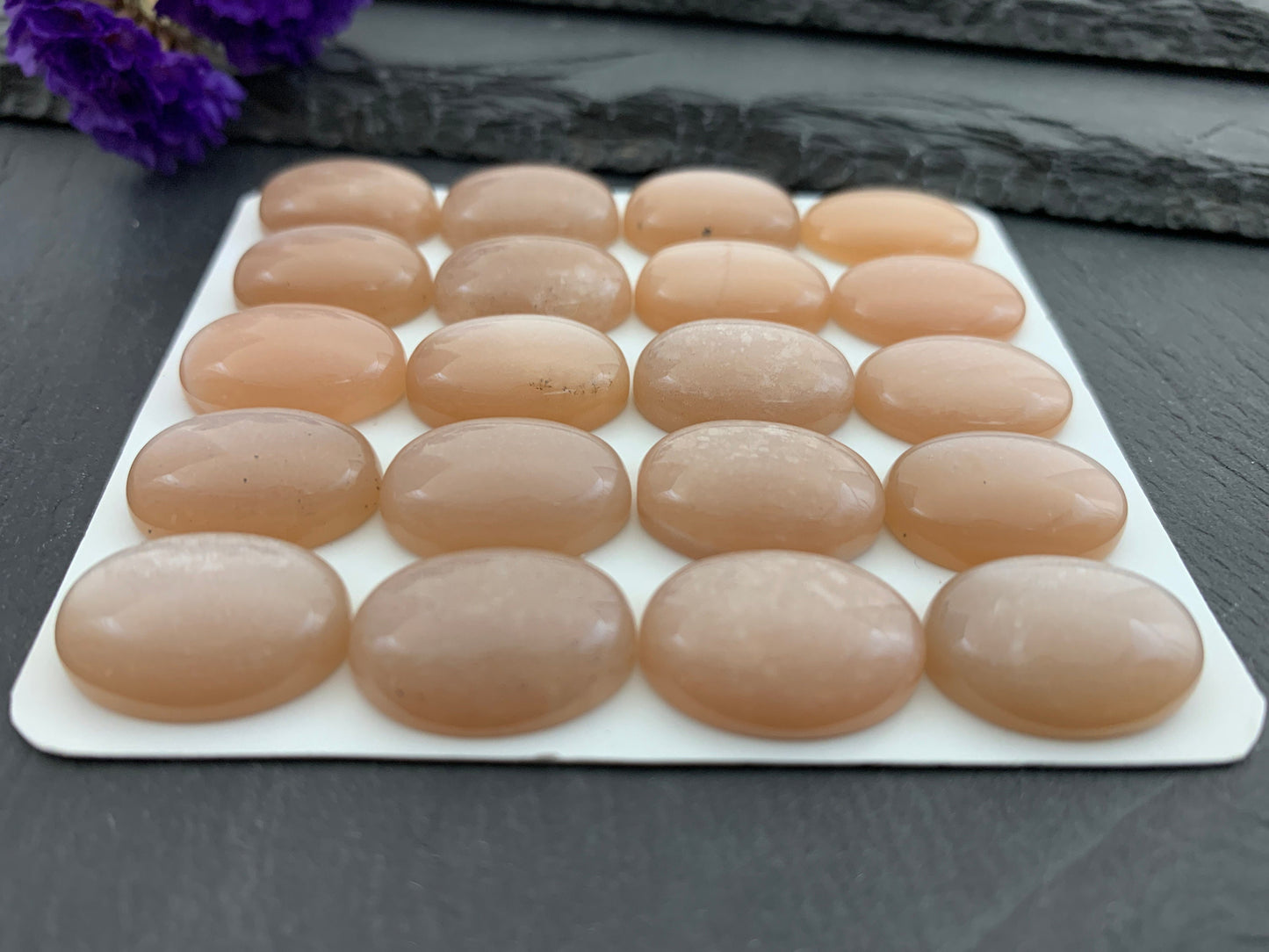 Peach Moonstone oval 13x18mm cabochon - Calibrated cabochons