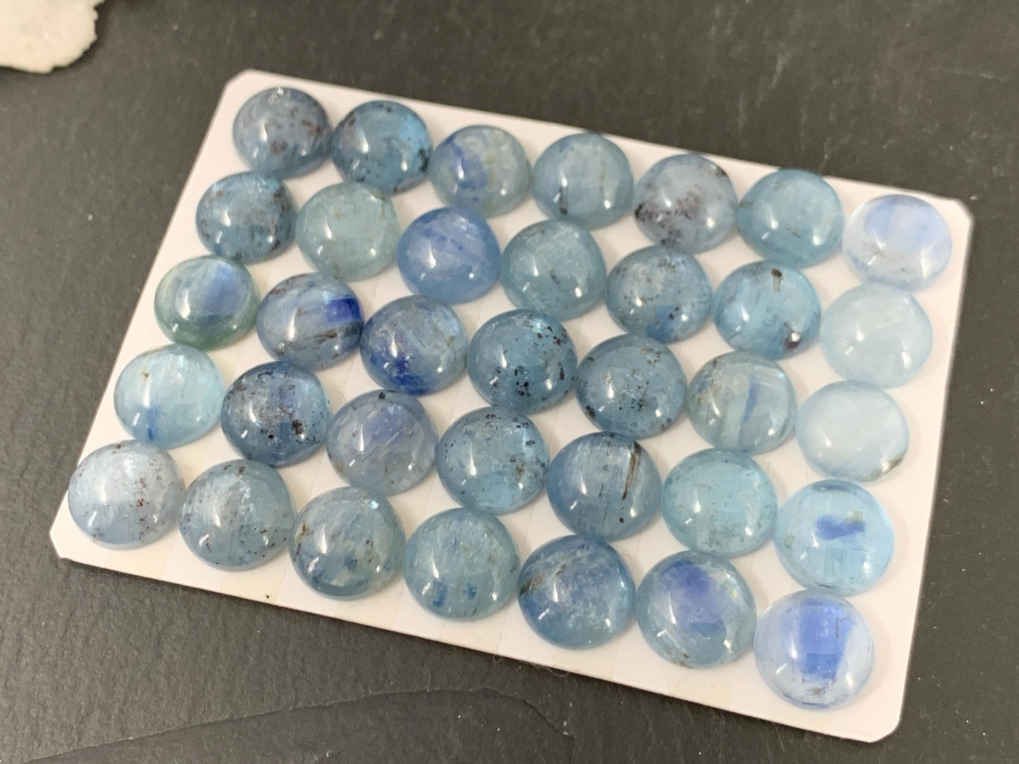 Kyanite round 10mm cabochon - Calibrated cabochons
