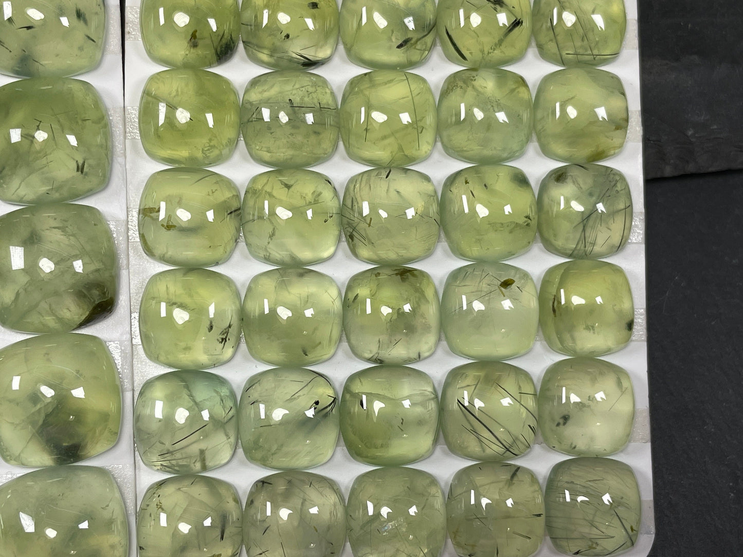 Prehnite cushion cabochon 12, 15, 16mm - Calibrated cabochons