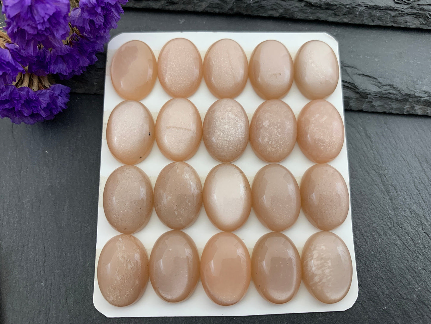 Peach Moonstone oval 13x18mm cabochon - Calibrated cabochons