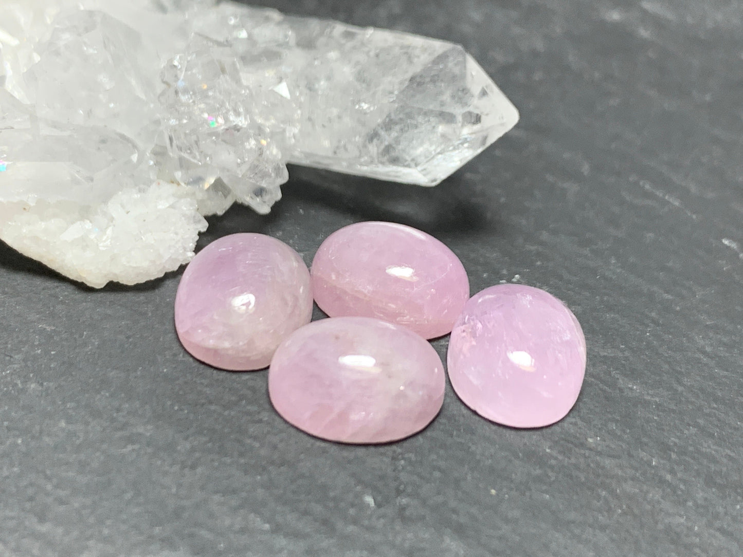 Kunzite oval 8x10mm cabochon - Calibrated cabochons